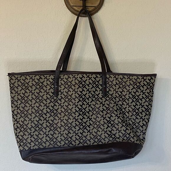 Tommy Hilfiger Logo Tote Bag - Picture 9 of 9